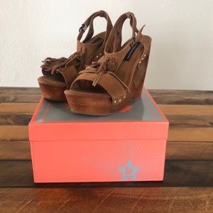 Box kept Chinese Laundry Wedges